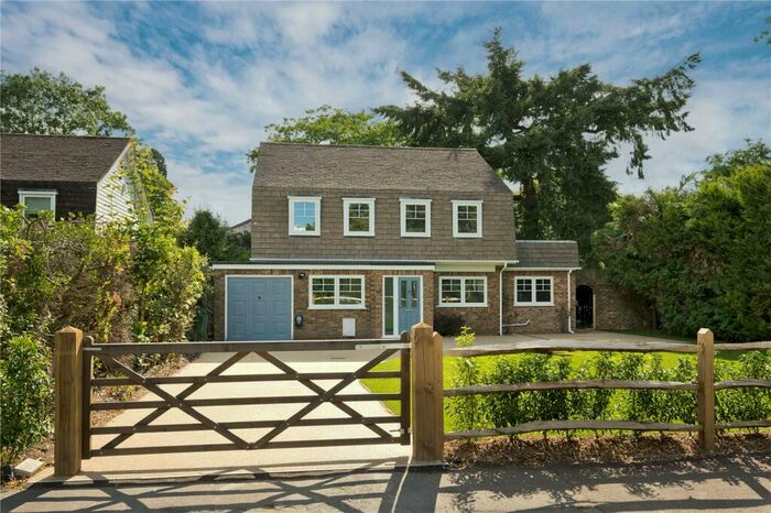 4 Bedroom Detached House To Rent In Barham Close, Weybridge, Surrey, KT13