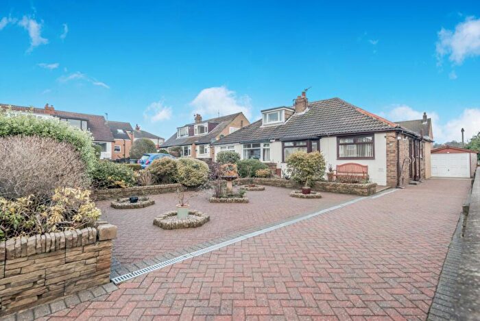 2 Bedroom Bungalow For Sale In Lynwood Close, Birkenshaw, Bradford, West Yorkshire, BD11