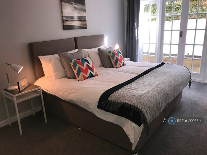 2 Bedroom Flat To Rent In Clarendon Square, Leamington Spa, CV32
