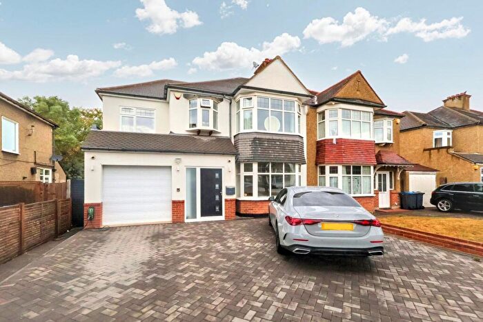 4 Bedroom Semi-Detached House For Sale In Shirley Avenue, Shirley Park, CR0