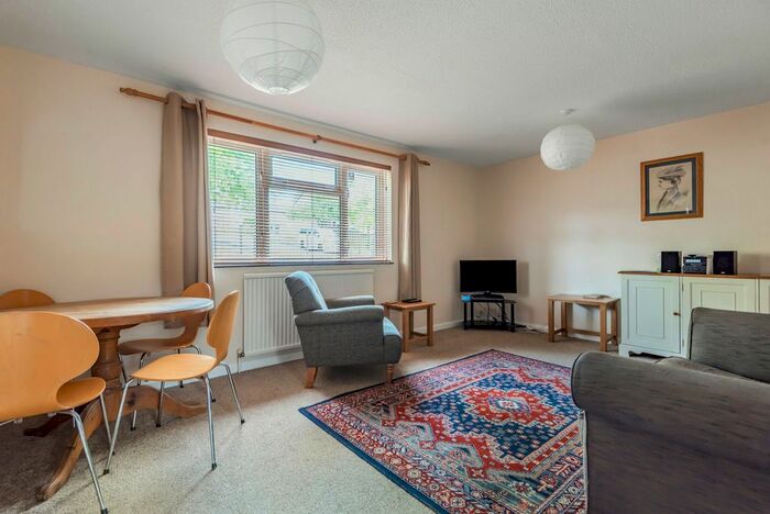 2 Bedroom Flat To Rent In Pound Road, Kings Worthy, SO23