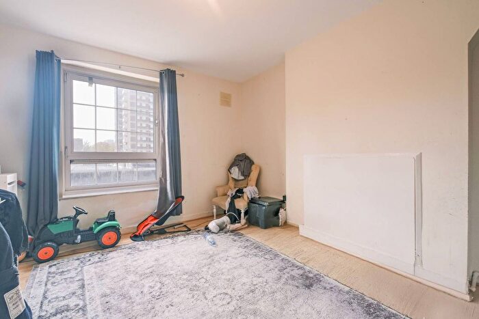 2 Bedroom Flat For Sale In Betts Street, Shadwell, London, E1