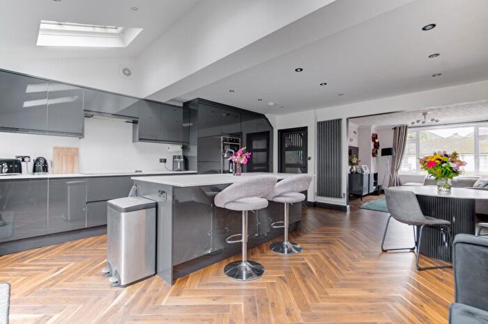 3 Bedroom End Of Terrace House For Sale In Alston Close, Solihull, West Midlands, B91