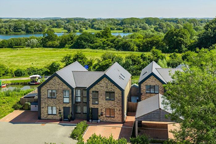 4 Bedroom Semi-Detached House For Sale In Black Horse Lodge, Oakridge Park, MK14