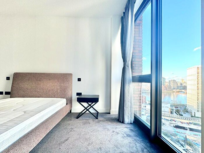 2 Bedroom Apartment To Rent In Viaduct Gardens, London, SW11