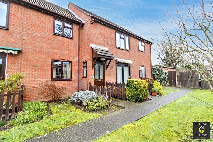2 Bedroom Flat For Sale In Hucclecote Road, Gloucester, GL3