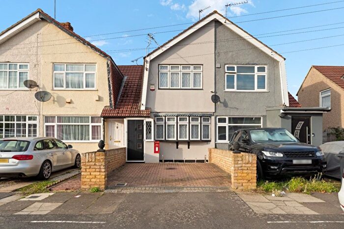 2 Bedroom Terraced House For Sale In Eton Road, Hayes, UB3