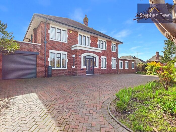 6 Bedroom Detached House For Sale In Newton Drive, Blackpool, FY3
