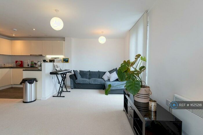 2 Bedroom Flat To Rent In Nobel House, Redhill, RH1