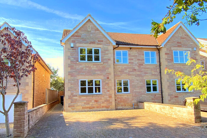 4 Bedroom Semi-Detached House To Rent In Cedar Grove, Harrogate, HG2