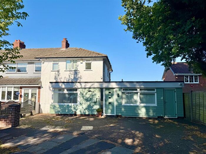 4 Bedroom End Of Terrace House For Sale In Daimler Road, Yardley Wood, Birmingham, B14