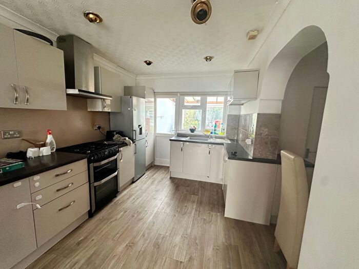 5 Bedroom Semi-Detached House To Rent In Lawson Road, Southall, UB1