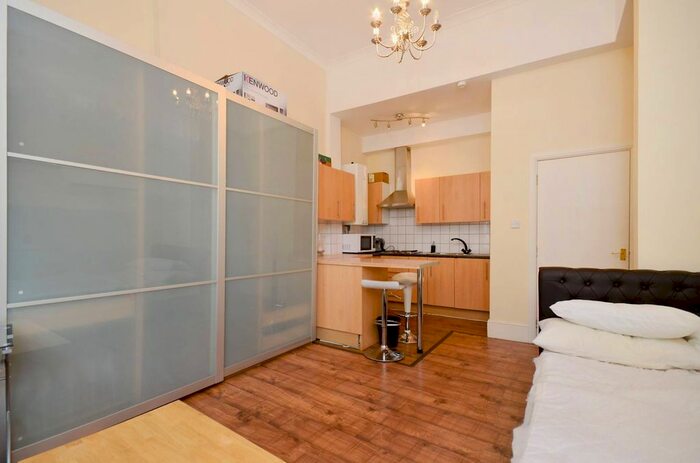 Studio To Rent In Russell Road, Holland Park, London, W14