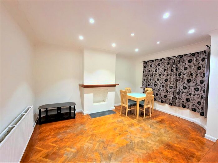 2 Bedroom Maisonette To Rent In Redesdale Gardens, Isleworth, TW7