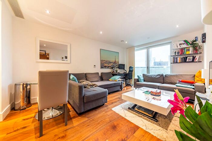 1 Bedroom Flat To Rent In Lincoln Plaza, Canary Wharf, E14