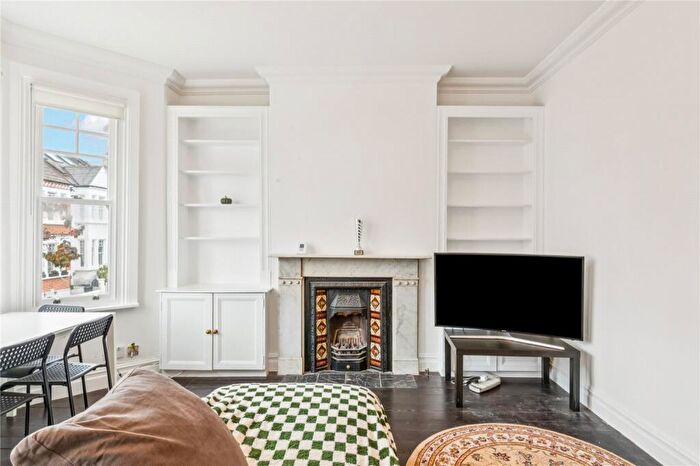 3 Bedroom Apartment For Sale In Gayville Road, SW11