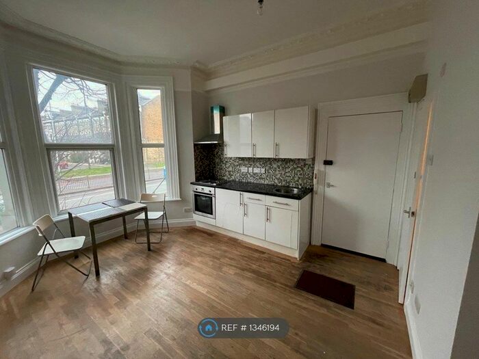 Studio To Rent In Talgarth Road, London, W14