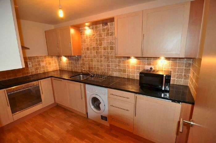 2 Bedroom Flat To Rent In Stonegate House, Stone Street, Bradford, BD1