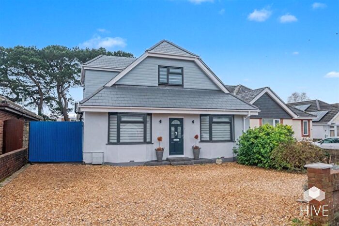 4 Bedroom Detached House For Sale In Sopers Lane, Poole, BH17