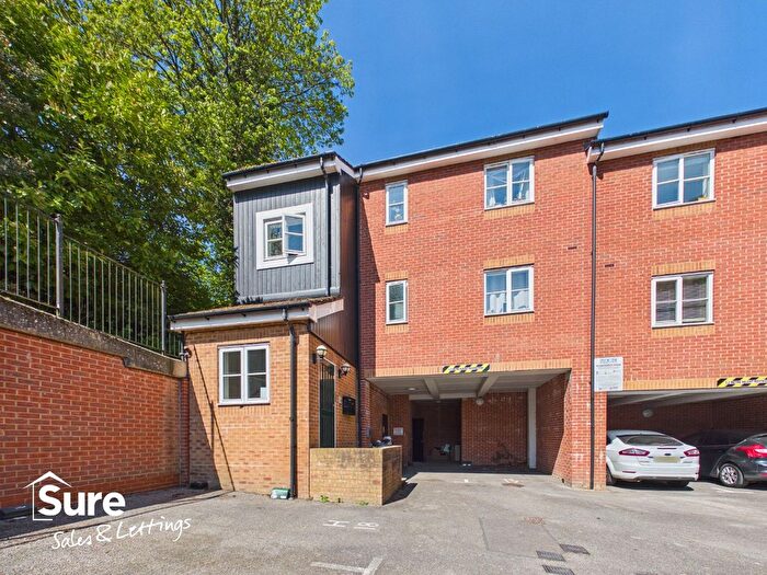 2 Bedroom Flat To Rent In Harriet House, London Road, Hemel Hempstead, Hertfordshire, HP3