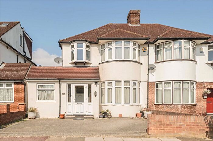 4 Bedroom Semi-Detached House To Rent In Broad Walk, Kidbrooke, SE3