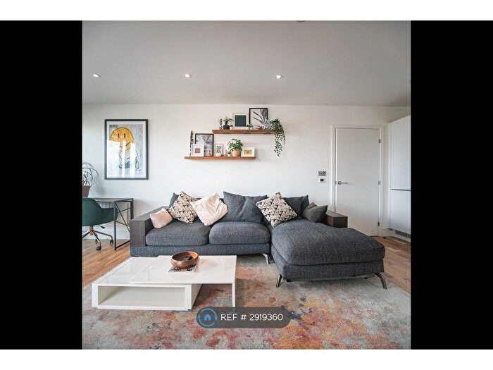 2 Bedroom Flat To Rent In Leven Road, London, E14