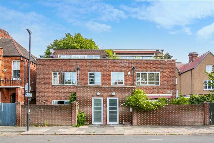 3 Bedroom Property To Rent In Carre Mews, London, SE5