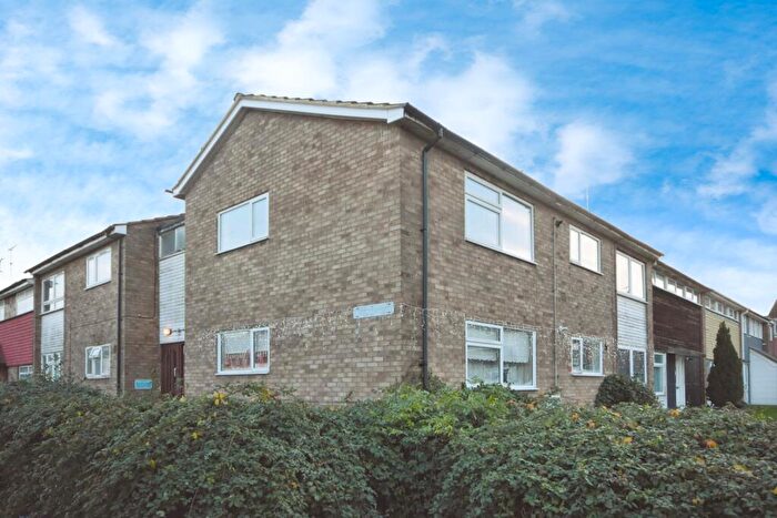 2 Bedroom Flat For Sale In Mynchens, Basildon, Essex, SS15