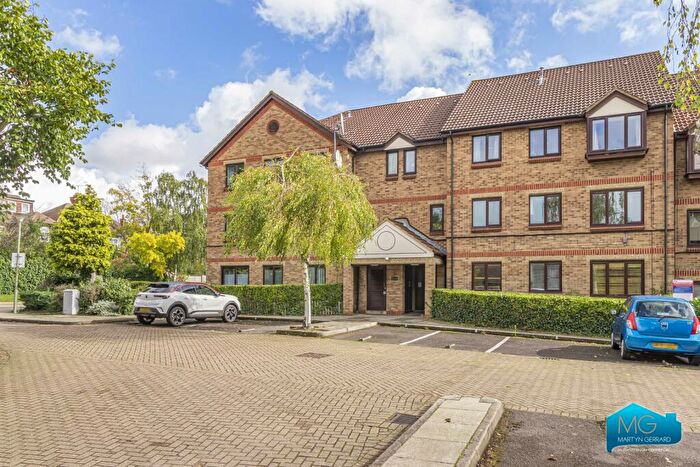 2 Bedroom Apartment To Rent In Deanery Close, East Finchley, London, N2