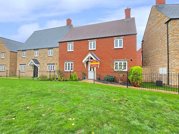 4 Bedroom Detached House For Sale In Pianoforte Road, Roade, NN7