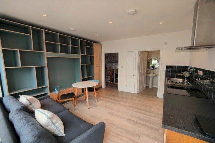 1 Bedroom Flat To Rent In The Old Shop, Falmouth, TR11