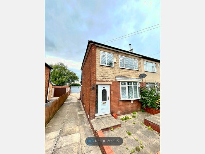 3 Bedroom Semi-Detached House To Rent In Field End, Leeds, LS15