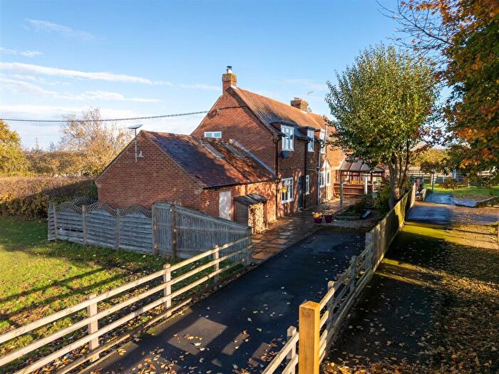 4 Bedroom House For Sale In Bicester Road, Kingswood, HP18