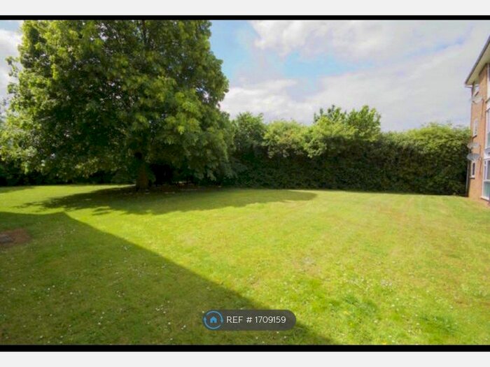 2 Bedroom Flat To Rent In Foxglove Way, Chelmsford, CM1