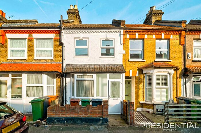 2 Bedroom Terraced House For Sale In Oakfield Road, Walthamstow, E17
