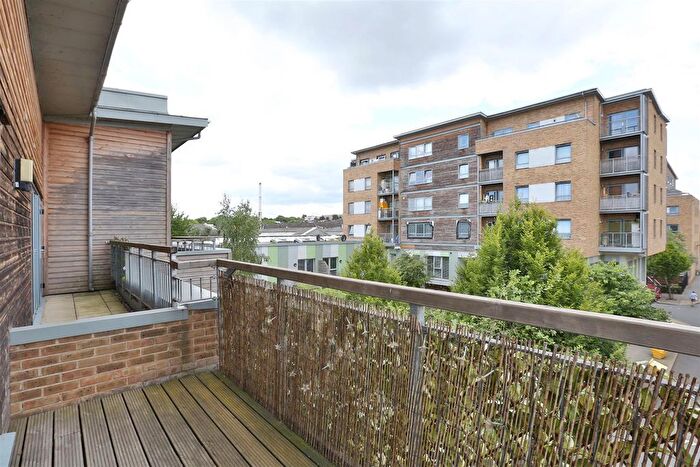 1 Bedroom Flat To Rent In Saw Mill Way, N16