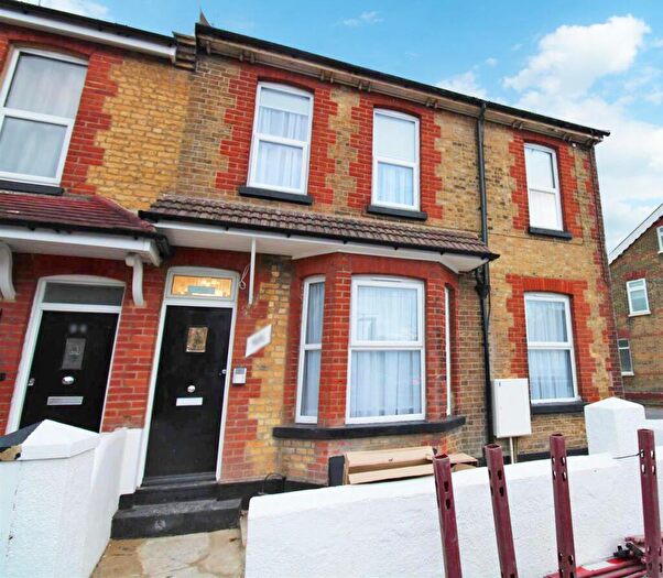 1 Bedroom Flat To Rent In Windmill Road, Gillingham, ME7