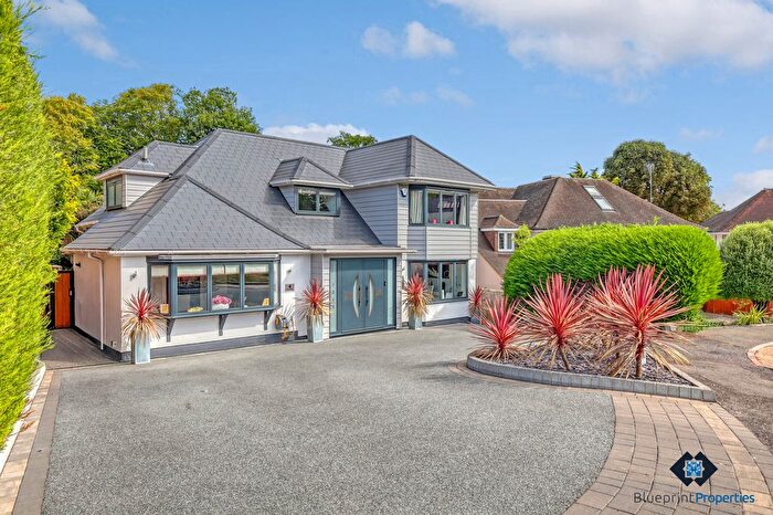 4 Bedroom Detached House For Sale In Hillwood Close, Hutton Mount, CM13