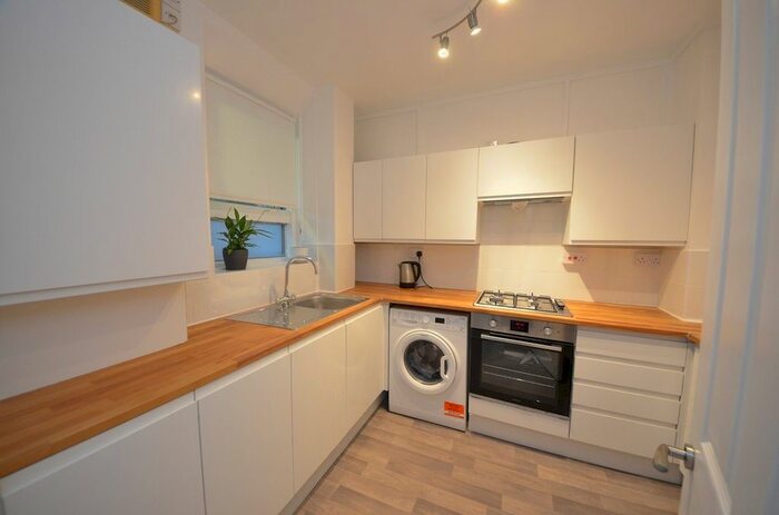 1 Bedroom Flat To Rent In Morecambe Street, Walworth, SE17