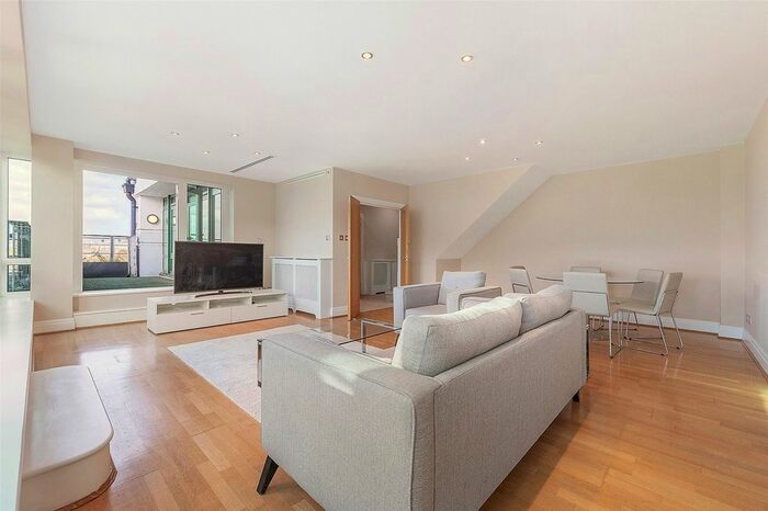 3 Bedroom Flat To Rent In Warren House, Beckford Close, Kensington, London, W14