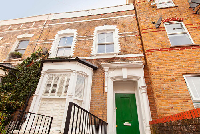 2 Bedroom Apartment For Sale In Jenner Road, London, N16