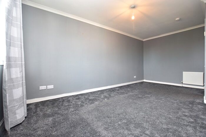 3 Bedroom Flat To Rent In Gertrude Place, Glasgow, G78