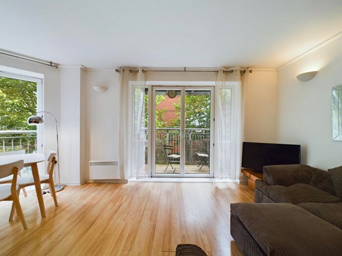 2 Bedroom Flat For Sale In Hutchings Street, London, E14
