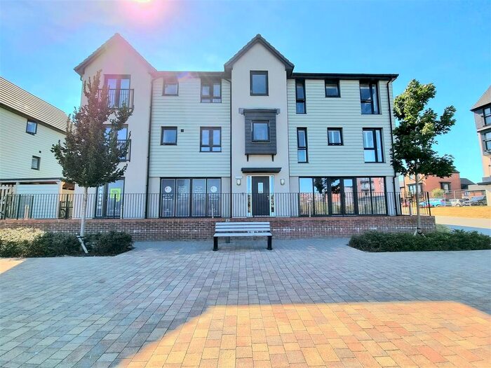 2 Bedroom Flat To Rent In Rhodfa Cambo, Barry, CF62