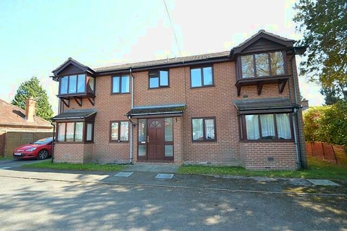2 Bedroom Apartment To Rent In Bedroom Apartment St Floor In Farnborough, GU14