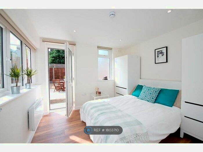 1 Bedroom Flat To Rent In Shepherds Bush, London, W12