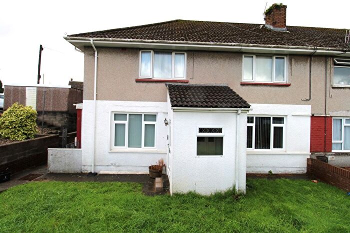 2 Bedroom Flat For Sale In Lower Llansantffraid, Sarn, Bridgend, Bridgend County., CF32