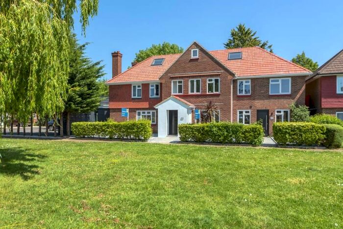 1 Bedroom Flat To Rent In Charles Road, Staines, TW18