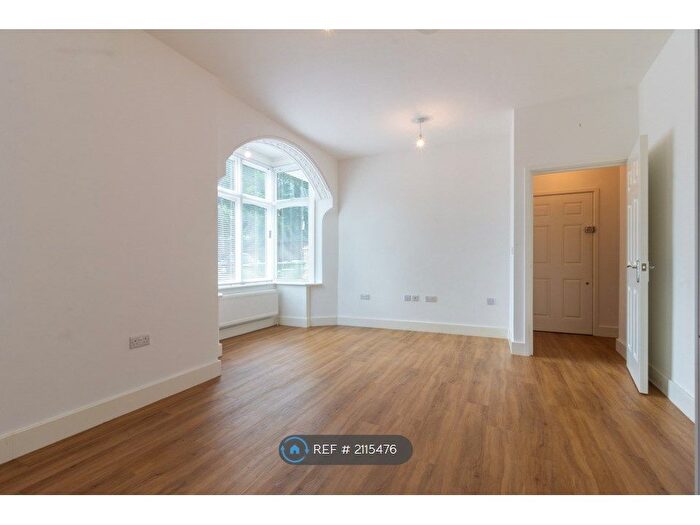 2 Bedroom Flat To Rent In Charlton, London, SE7