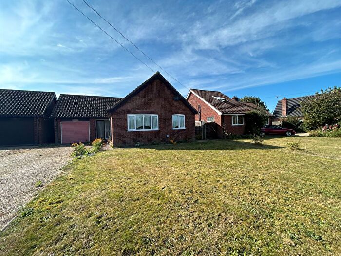 2 Bedroom Detached Bungalow For Sale In Cromer Road, Roughton, Norwich, NR11